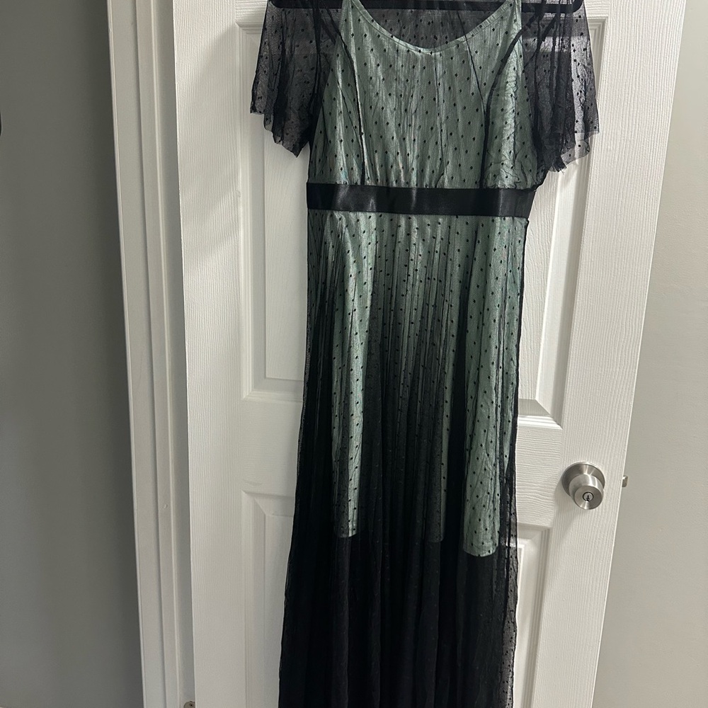 Chic Black and Green Maxi Dress